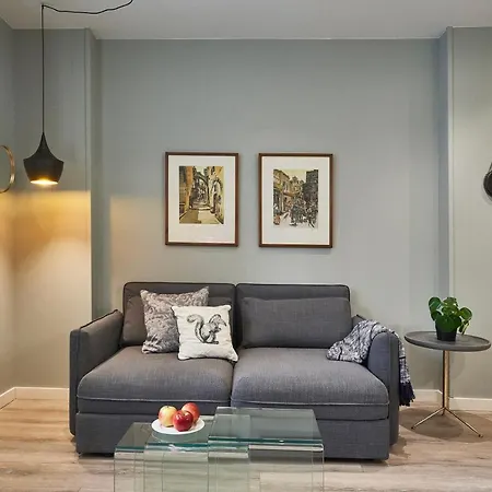 Cathedral Apartment *
