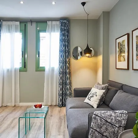 Cathedral Apartment *